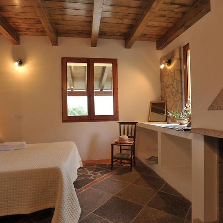 Lierus B&B Gonnosfanàdiga Buitenkant foto