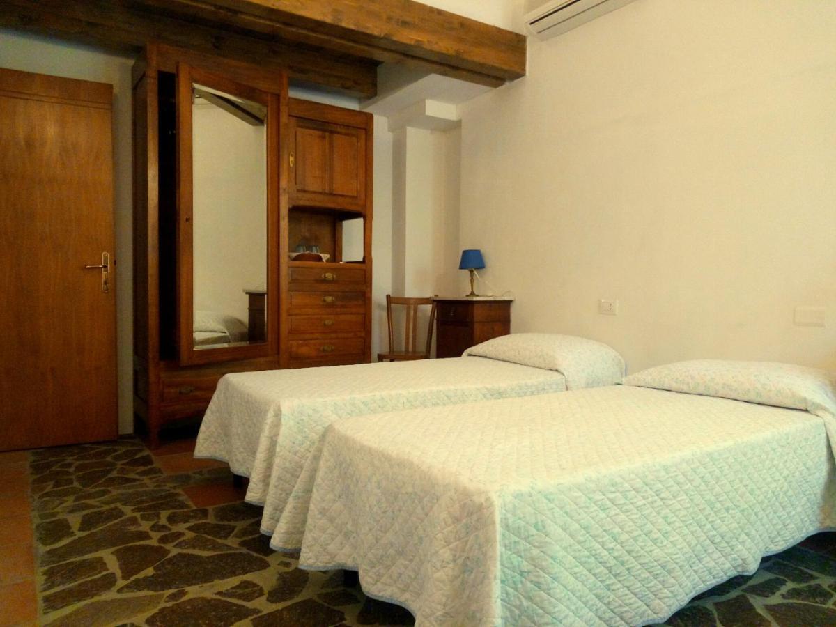 Lierus B&B Gonnosfanàdiga Buitenkant foto