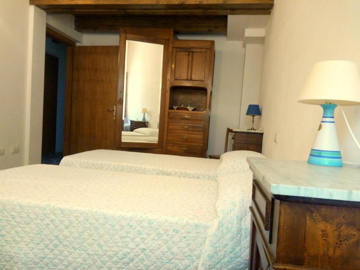 Lierus B&B Gonnosfanàdiga Buitenkant foto
