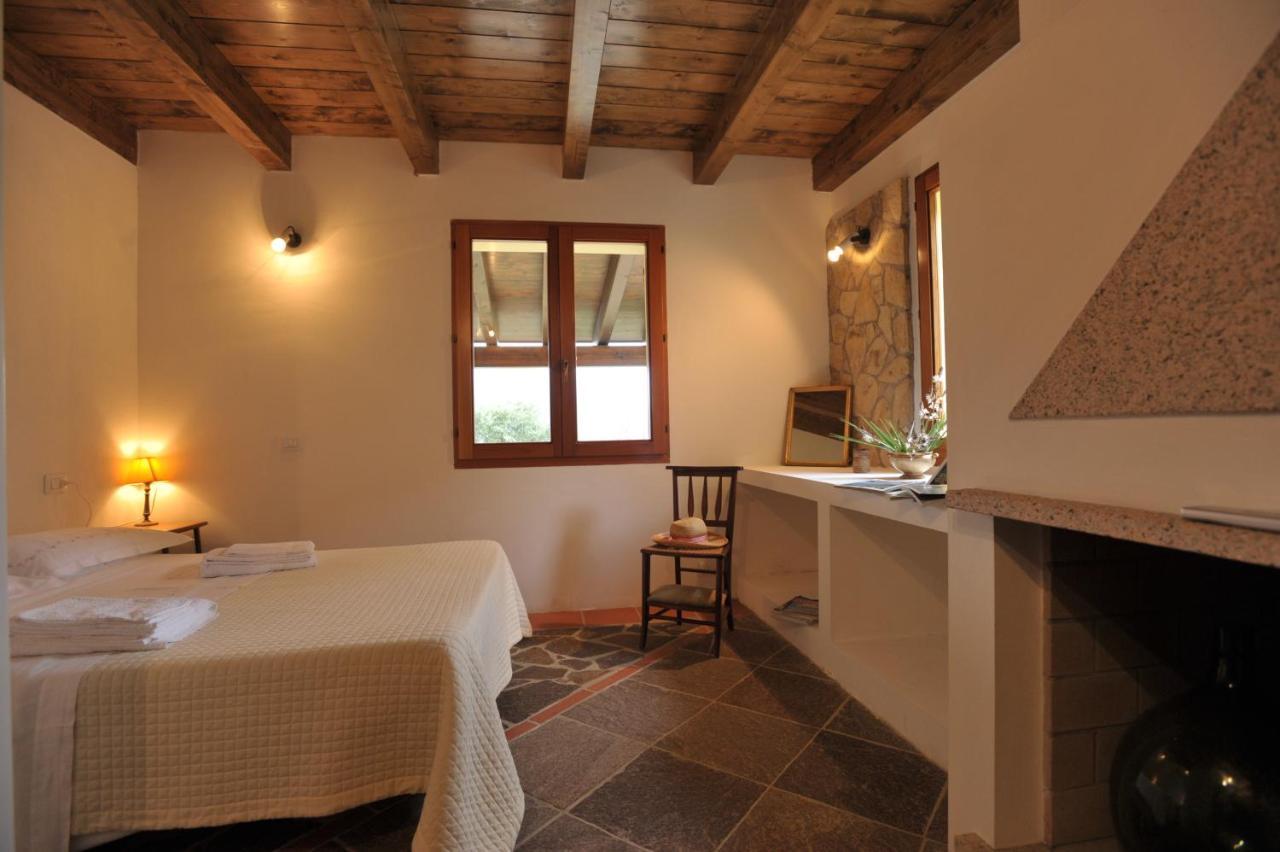 Lierus B&B Gonnosfanàdiga Buitenkant foto
