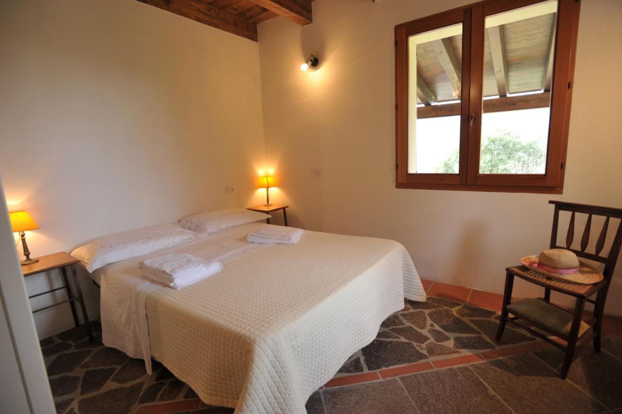Lierus B&B Gonnosfanàdiga Buitenkant foto